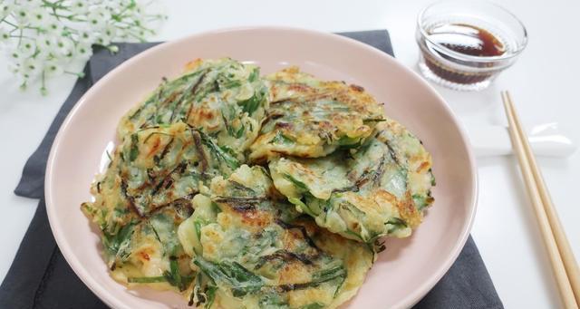 自制蓬松劲道韭菜饼（家庭必备，轻松享受美食）