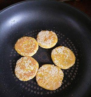 自制南瓜红豆饼的全过程（一步步教你如何制作南瓜红豆饼，口感软糯香甜，健康美味）