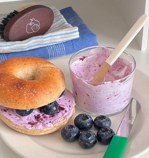 自制蓝莓酸奶的做法（轻松DIY，美味健康一起拥有）