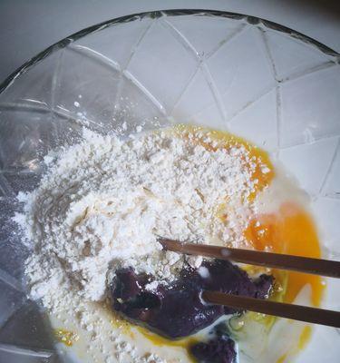 紫薯鸡蛋饼做法大全（口感丰富，营养均衡的家常美食）
