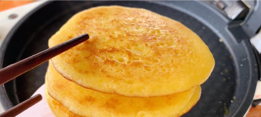 紫薯蛋黄枣泥玉米面饼的制作方法（做出香甜软糯的蛋糕般美食）