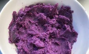 紫色糯米饭的制作方法（健康美味的家常美食）
