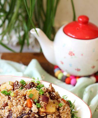 孜然黄豆芽牛肉杂粮蛋炒饭的做法（鲜香可口的家常美食，健康又营养）