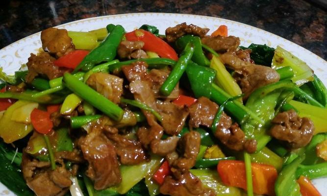 自家制作美食，享受温馨饮食时光（传统住家饭的美味与做法）