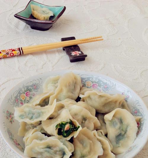 猪肉香莱馅饺子的制作方法（做出美味鲜香的饺子，送暖冬日的味道）