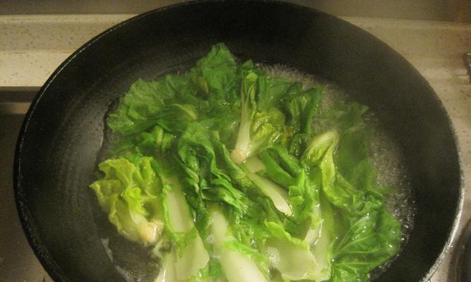 猪肉香菇小白菜馄饨的制作方法（让你在家也能享受鲜美的馄饨美食）