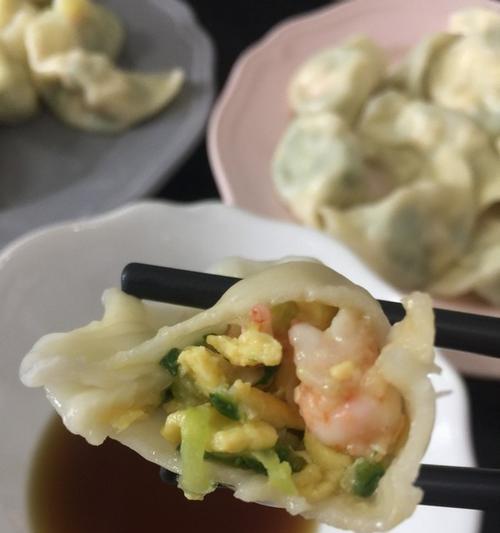 自制美味猪肉虾仁韭菜水饺（用新鲜食材轻松制作，让味蕾尽情享受）