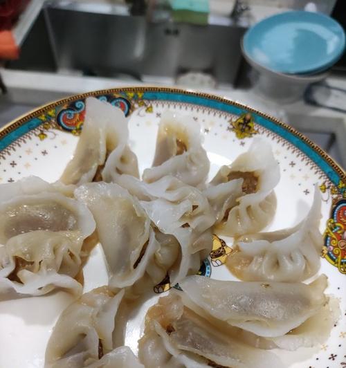 学会制作美味猪肉虾饺（传统手艺打造的香嫩美食，让您回味无穷）