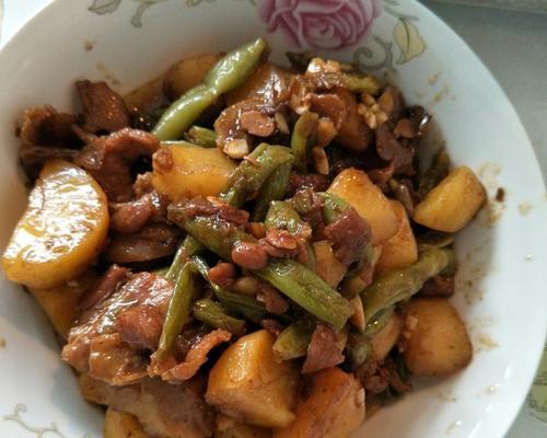 猪肉土豆炖豆角，美味营养又简单（豆角炖土豆，让家人爱上素菜）