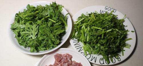 美味猪肉茼蒿馅饺子的制作方法（传统美食，新口味；掌握技巧，轻松上手）