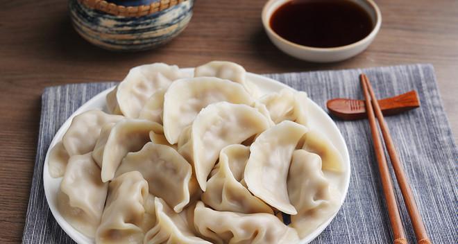 教你制作美味的猪肉笋干馅饺子（鲜香可口，健康营养，家常味道不容错过！）