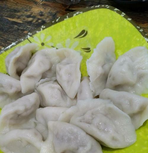 家常猪肉酸菜饺子制作大全（手工制作饺子，美味来自自己的双手）