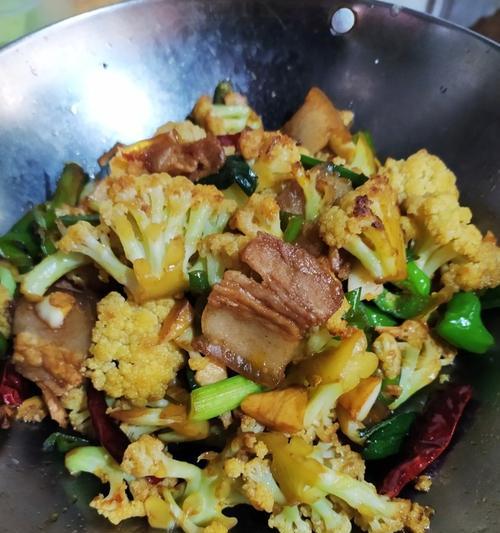 猪肉烧花菜的做法（美味健康的家常菜，健康饮食）