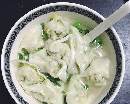 猪肉芹菜馄饨的做法大全（教你一步步制作美味的猪肉芹菜馄饨，让你的家人爱上这道家常美食）