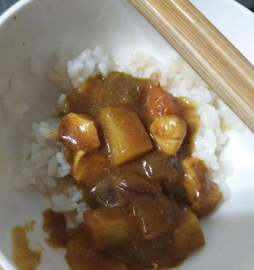 猪肉咖喱饭，美味又实惠！（以家常菜的经典做法，让你轻松享用正宗的印度口味。）