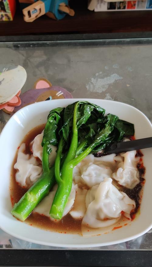 猪肉韭菜馄饨的制作方法（家常美食，轻松学做）