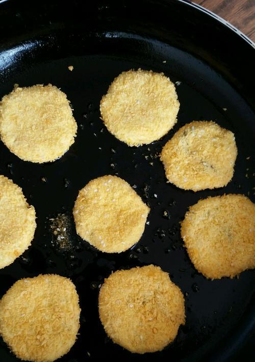 手把手教你制作芝麻牛奶煎饼（做法详解，让你轻松get口感绝佳的煎饼）