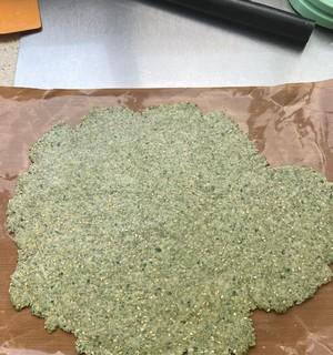 如何制作美味的芝麻海苔苏打饼干（让口感和健康兼得，细致呵护自己）