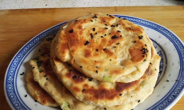 以芝麻葱油饼为主题的做法（用简单的材料制作美味的饼干）