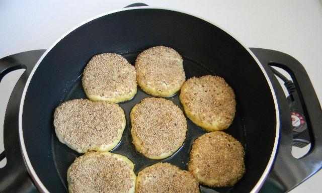 自制美味五香发面芝麻饼（家庭厨房也能轻松做出口感超棒的饼干）