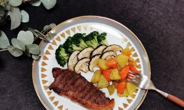 学会制作芝加哥香煎牛排（用最简单的步骤，烹饪出美味的牛排）