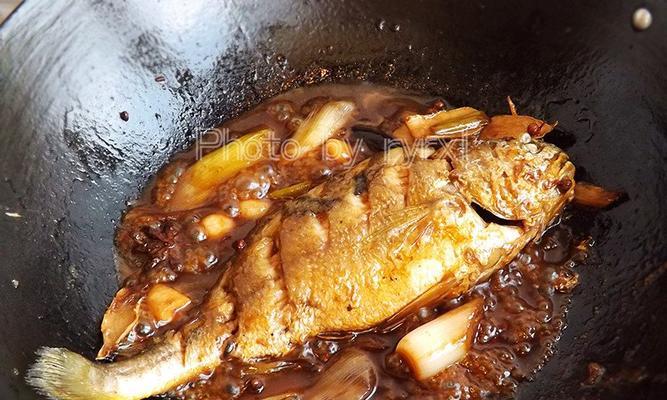 正月十五闹元宵红烧黄花鱼的做法（传统美食，家庭必备，味道鲜美）