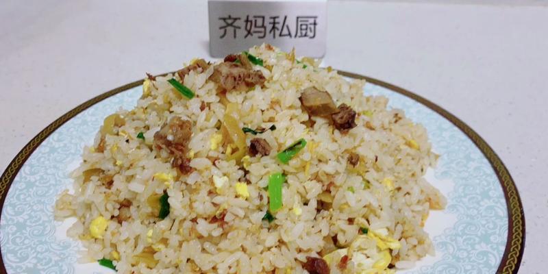 榨菜丝炒米饭的做法（快手料理，美味又健康）