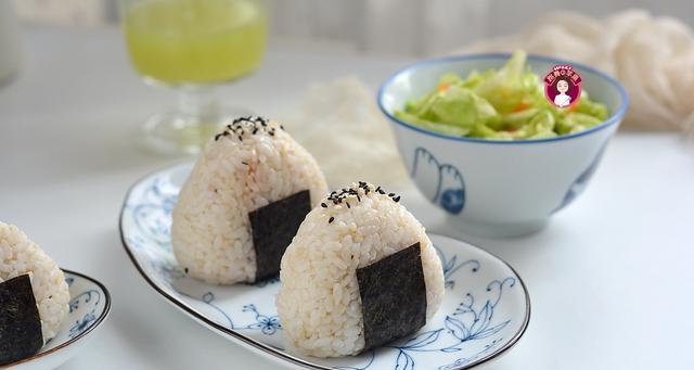 美食制作（DIY炸香芋饭团，简单易上手，美味不容错过）