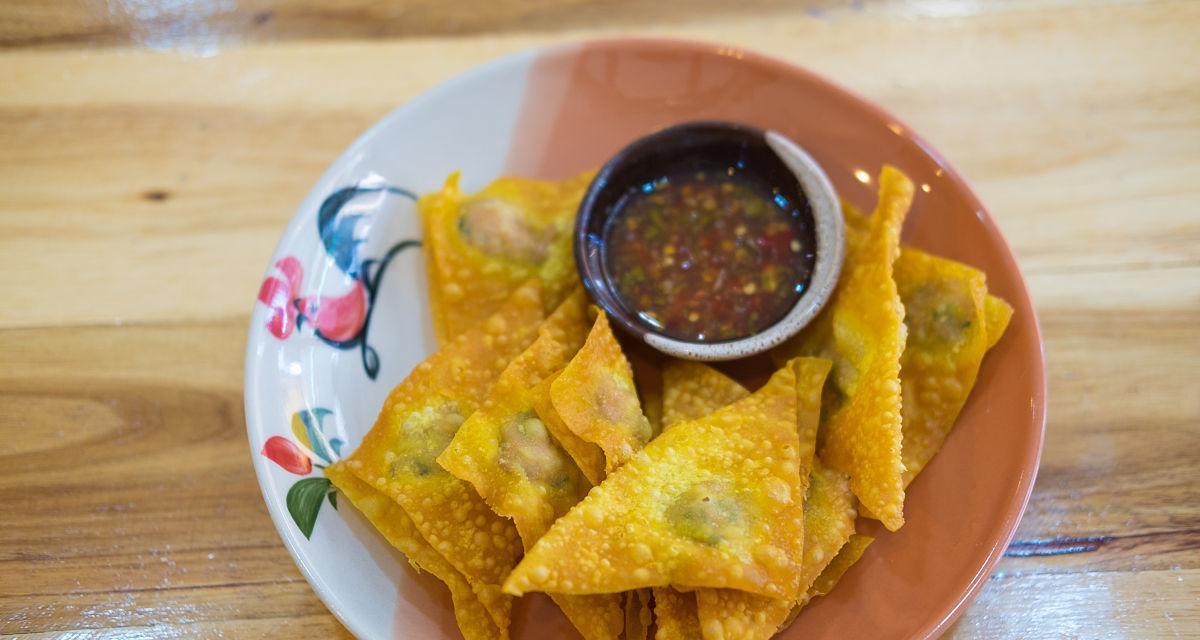 油炸酥饺的制作方法（口感酥脆，美味可口的中式小吃）