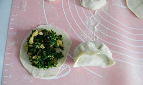 野菜水煎饺的制作方法（以原生态野菜为主食，健康鲜美）