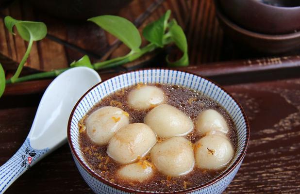 不用煮的星空元宵，让你轻松DIY节日美食（美味佳节，香甜可口的DIY元宵，只需15分钟）