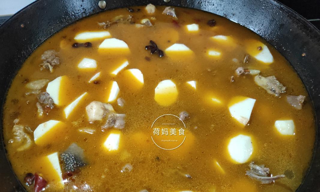 芋头烧鸡块，营养丰富美味佳肴（用芋头的清香给鸡块添彩）