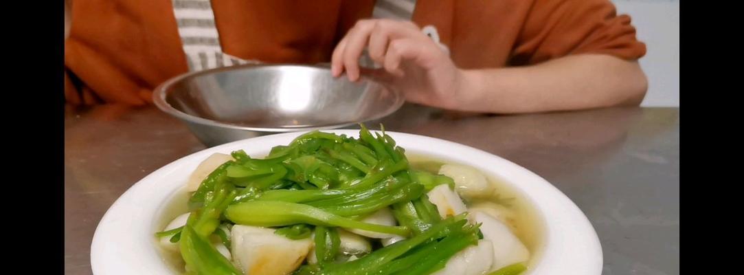 家常好味道，手打芋头墨鱼汤！（打造秋日暖心美食，简单易学不费力！）