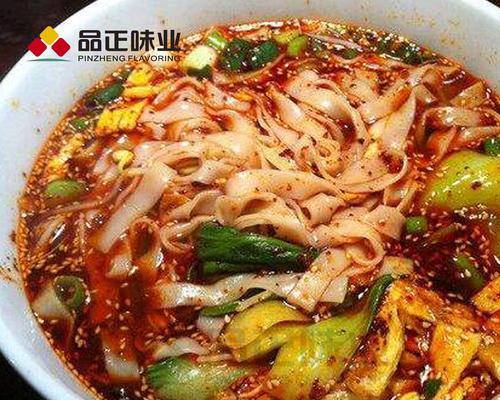 家常美食丨油泼扯面加臊子蔬菜版（传统美食与时尚口味的完美结合，尝鲜不容错过）