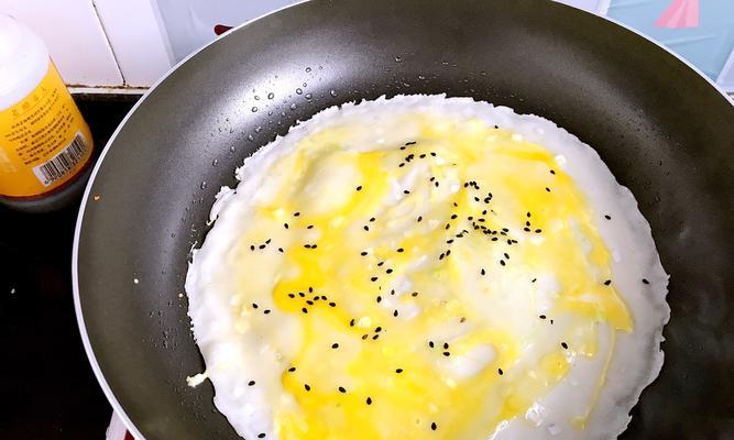 美味又营养的油麦菜鸡蛋煎饼（简单制作，开启健康早餐生活）