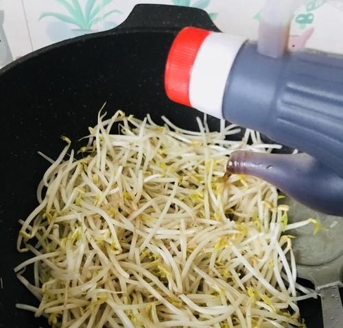 油淋绿豆芽的做法（健康好味道，绿色鲜香入口不油腻）