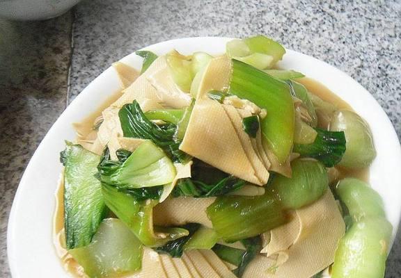 油菜烧豆腐的做法（简单易学，口感鲜美）