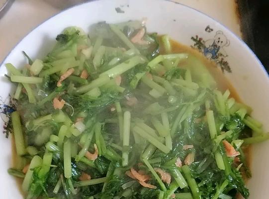 油菜炒虾皮，美味可口的家常菜（以虾皮为主食材，配以油菜，味道鲜美可口）