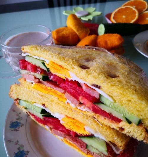 营养早餐必备之三明治（健康美味，轻松DIY；一份食材多种搭配，无限创意）