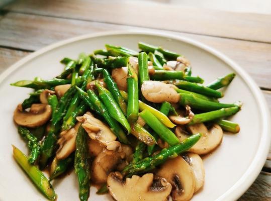 应季香草蟹钳芦笋美食大赏