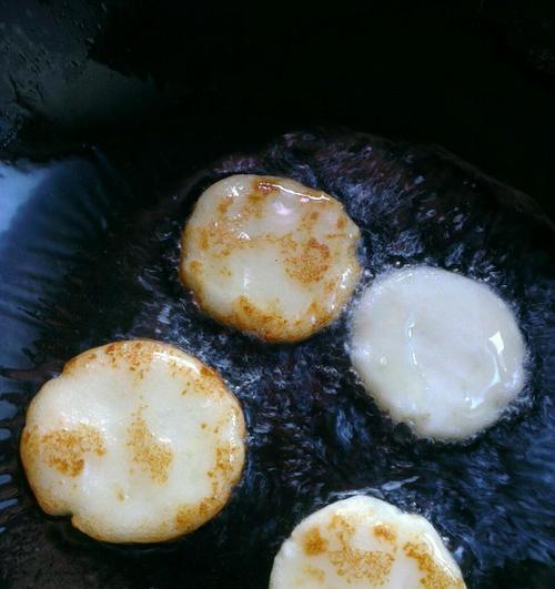 印尼土豆饼制作技巧详解（用这个秘方，制作出口感绝佳的印尼土豆饼！）