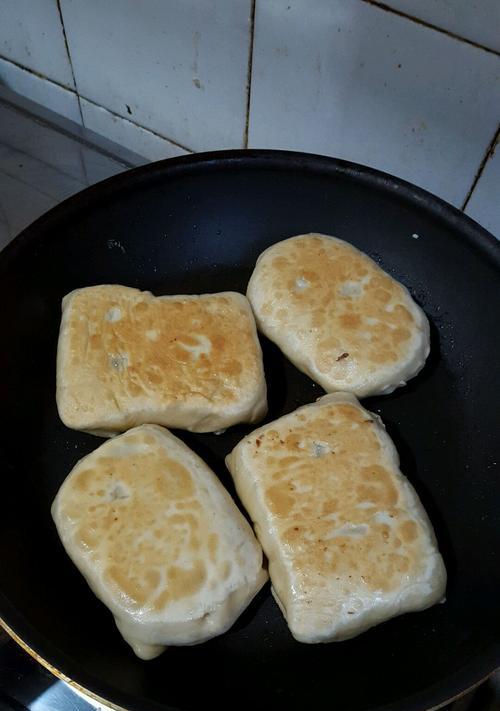 银鱼小煎饼——美味又健康的早餐选择（传统口味，口感细腻；小巧便携，营养丰富）