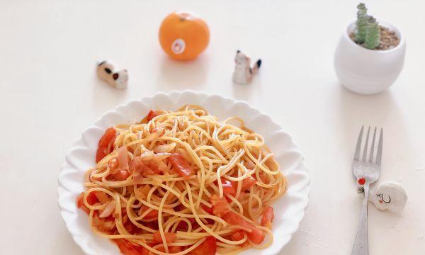 美味易学！尝试一下洋葱炒意面的新鲜做法（让你在家也能吃出外面餐厅的口感）