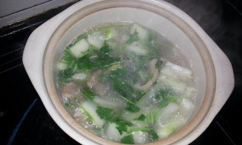 羊肉片氽冬瓜的美食探秘（健康营养的餐桌首选）