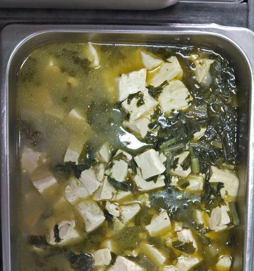 雪里蕻炖豆腐，清爽又营养（学会这道汤菜，让你轻松驾驭夏日美食）