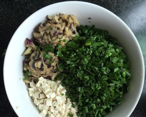 雪花小麦粉素饺子的制作方法（健康美味，营养丰富，快来学习吧！）