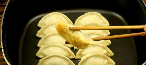 教你轻松做出美味的雪花煎饺（简单易学，口感，体验不一样的煎饺乐趣）