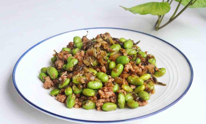 雪菜炒肉片的做法（家常美食，简单易做，口感鲜美）