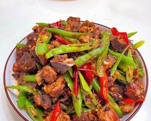 香嫩可口小煎排骨的制作方法（一种简单易学的家常美食）