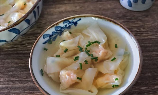 手工制作三鲜小馄饨（健康美味，家庭自制，香鲜可口）